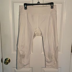 white lululemon cropped leggings